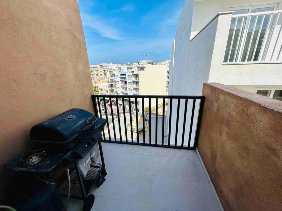 Duplex Whiskey Home 200M Away From The Sea And The Square St. Paul's Bay Dış mekan fotoğraf