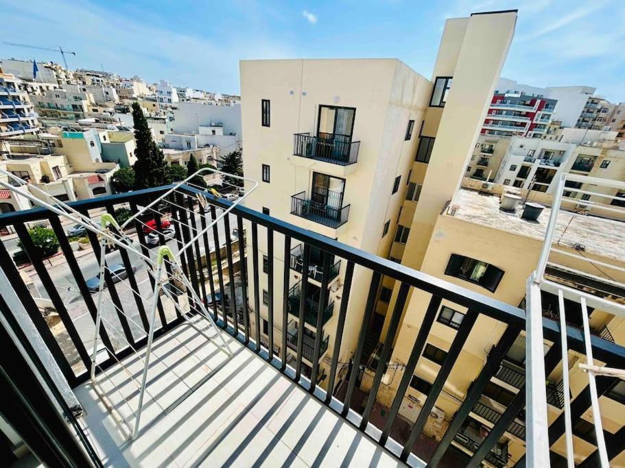 Duplex Whiskey Home 200M Away From The Sea And The Square St. Paul's Bay Dış mekan fotoğraf