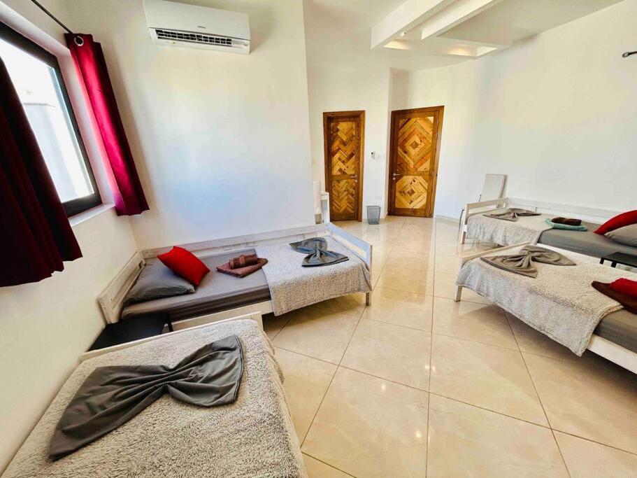 Duplex Whiskey Home 200M Away From The Sea And The Square St. Paul's Bay Dış mekan fotoğraf