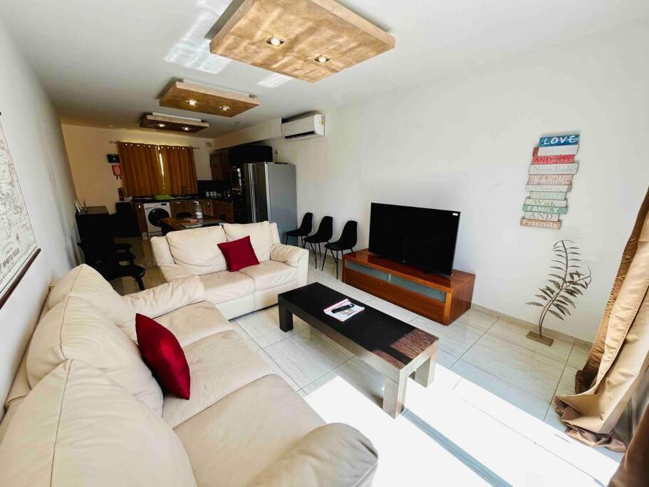 Duplex Whiskey Home 200M Away From The Sea And The Square St. Paul's Bay Dış mekan fotoğraf